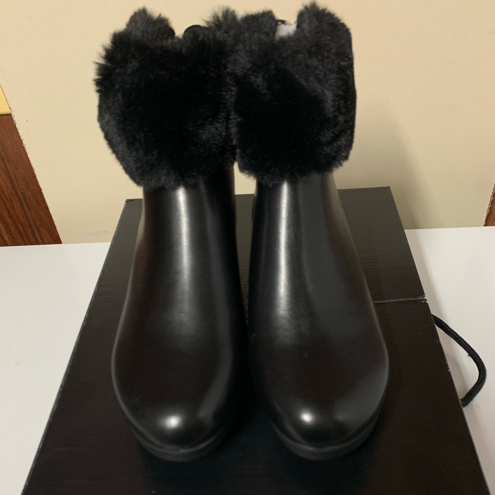 DKNY Abri wedge booties